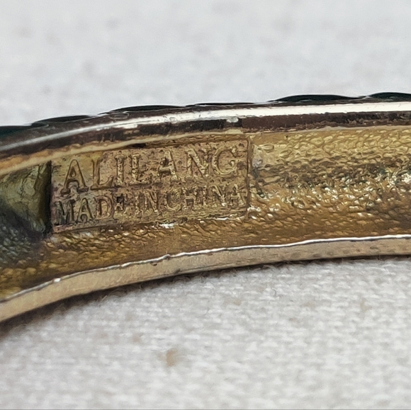 🐘 Designer Alilang enameled and jeweled elephant clamper bracelet - Picture 11 of 15